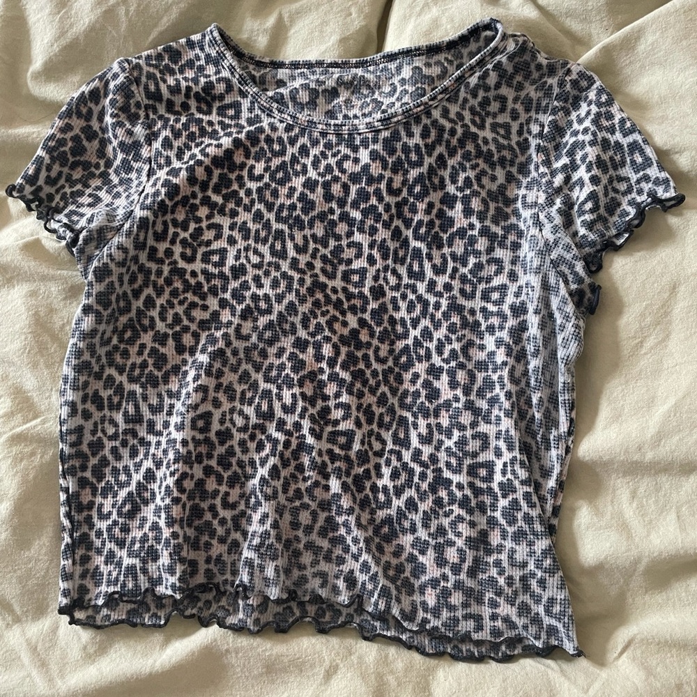 American Eagle leopard print lettuce trim baby tee